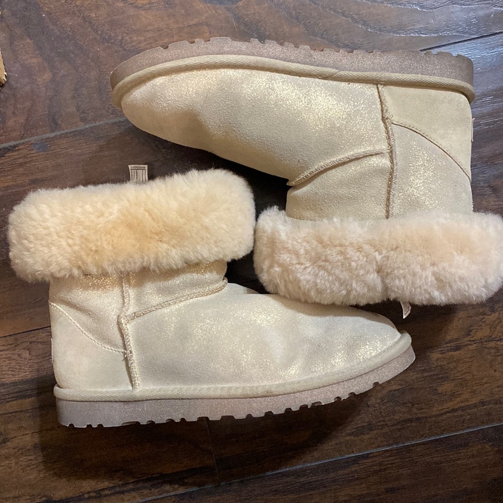 Ugg Metallic Gold Classic Boot Size Women’s 6